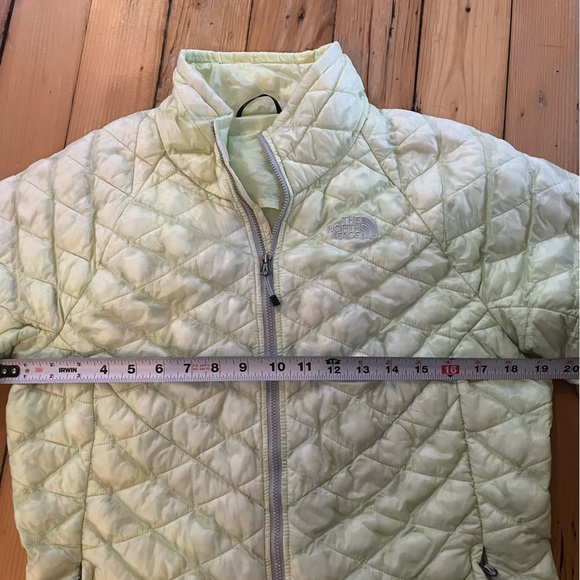 The North Face women’s Thermoball quilted jacket - Picture 8 of 12